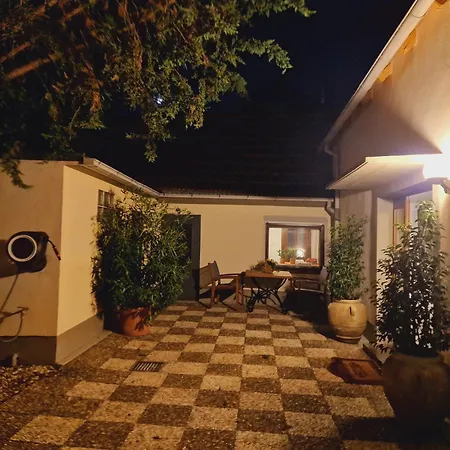 Anna Mit Kamin, Terrasse, Hof & Garage