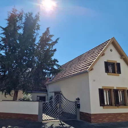 Anna Mit Kamin, Terrasse, Hof & Garage Nyaraló *