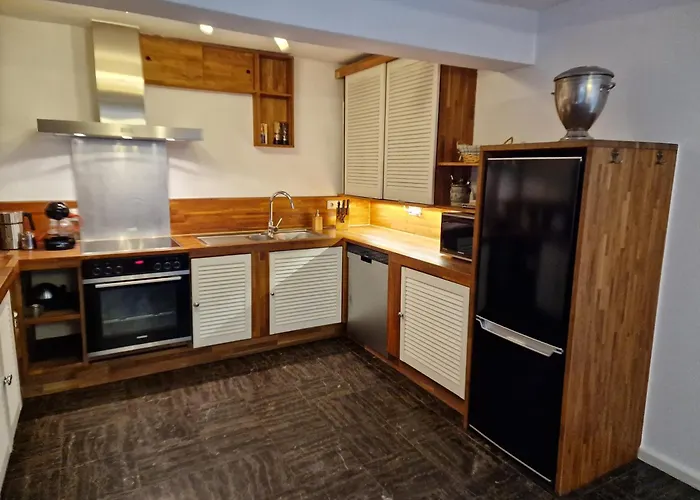 Anna Mit Kamin, Terrasse, Hof & Garage