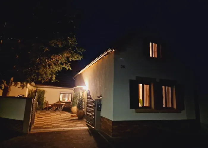 Anna Mit Kamin, Terrasse, Hof & Garage