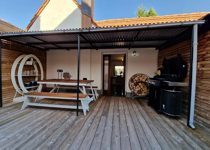 Anna Mit Kamin, Terrasse, Hof & Garage